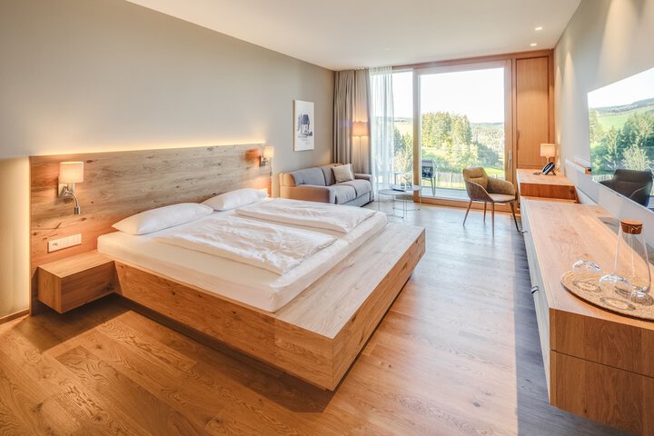 Room 3 of 74