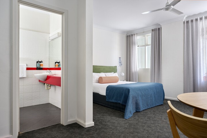 Room 6 of 27
