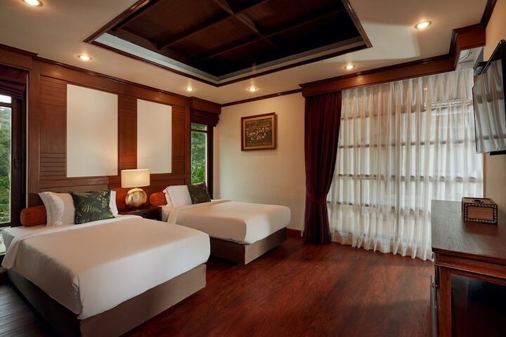 Room 12 of 74