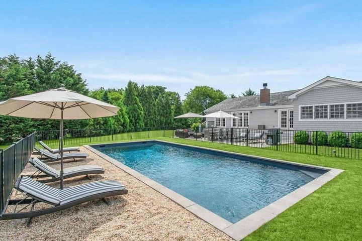 Pool 10 of 14