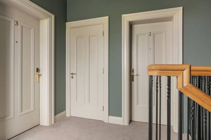 Room 47 of 102