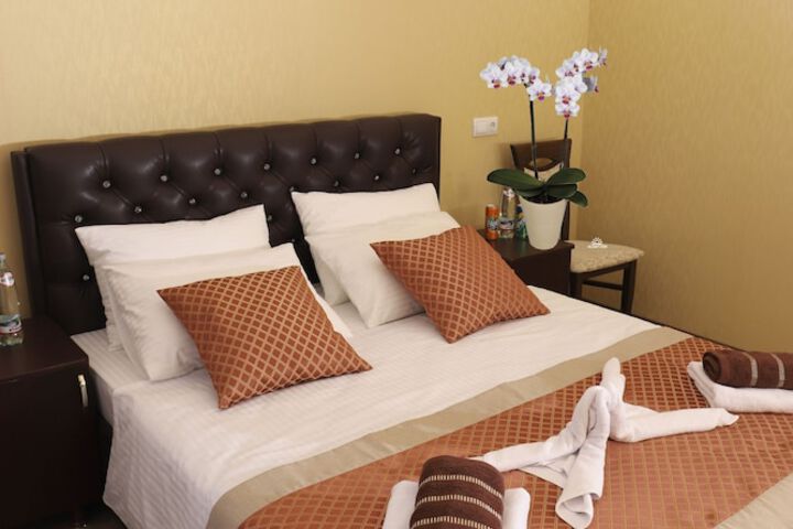 Room 5 of 28