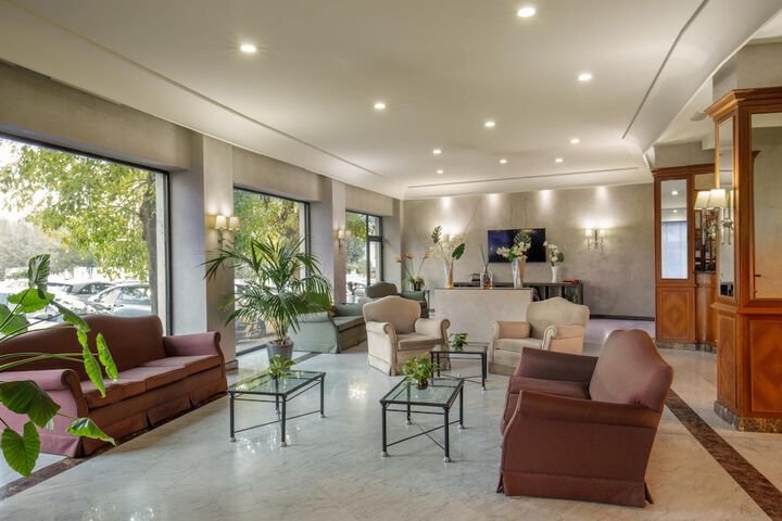 Entrance & Lobby