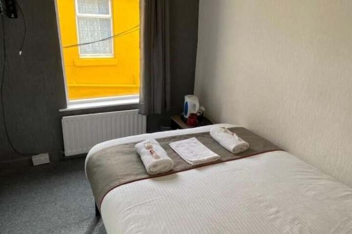 Room 4 of 35