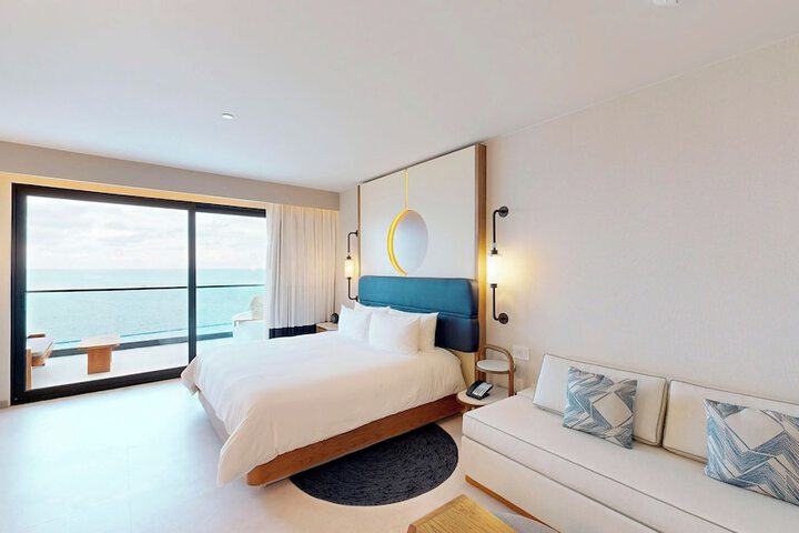 Room 29 of 136