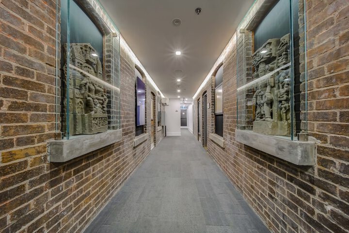 Ballroom/Hall 131 of 138