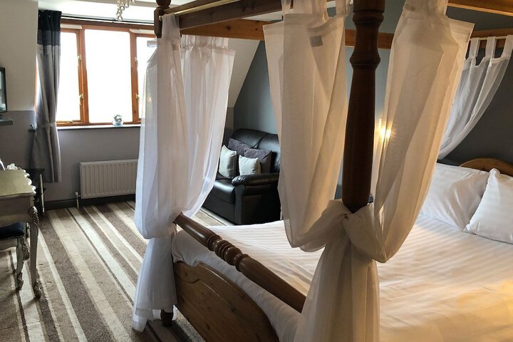 Room 9 of 18
