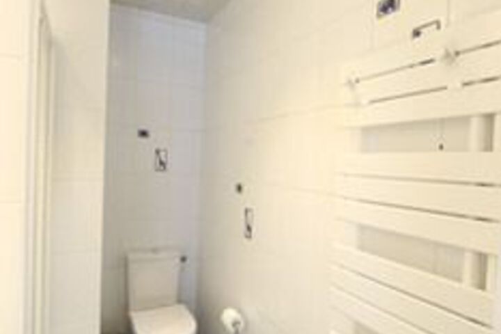 Room 9 of 74