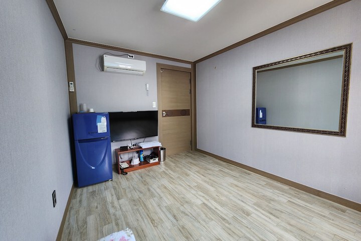Room 18 of 29