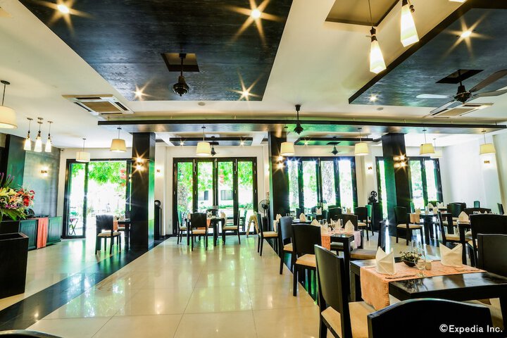 Dining 83 of 126
