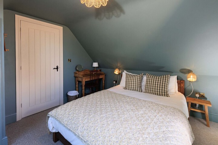 Room 8 of 42