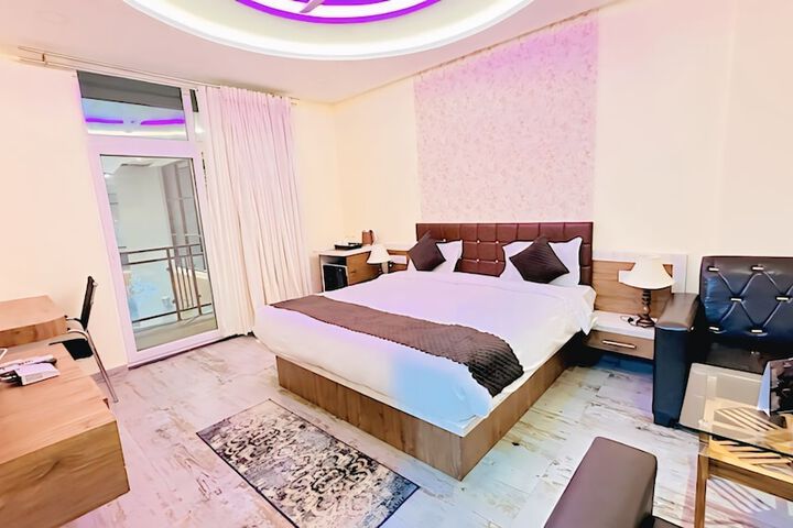 Room 4 of 11