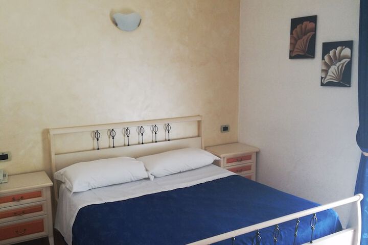 Room 6 of 6