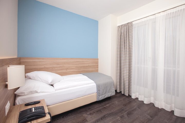 Room 4 of 53
