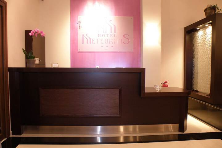 Check-in/check-out kiosk