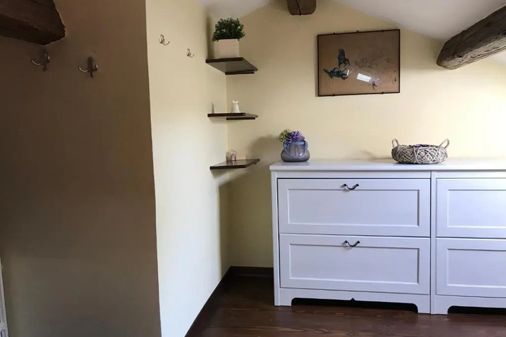 Room 2 of 3