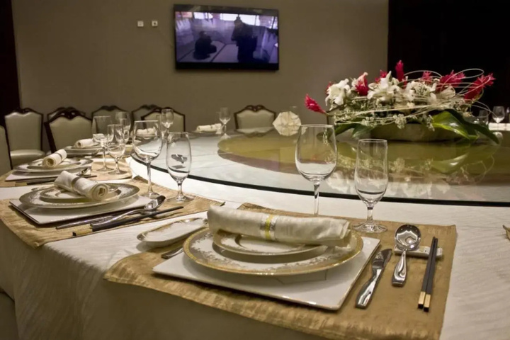 Dining 17 of 19
