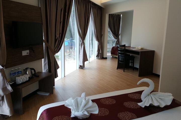 Room 12 of 33