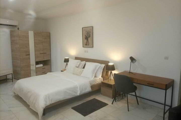 Room 4 of 28