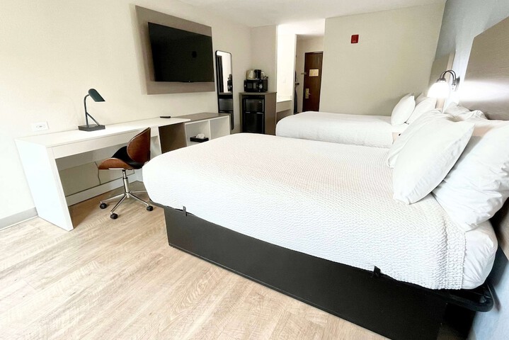2 Double Beds (1 of 10)