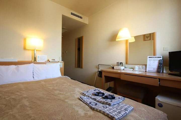 Room 12 of 32