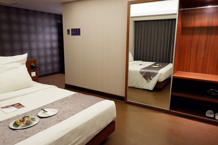 Room 14 of 87