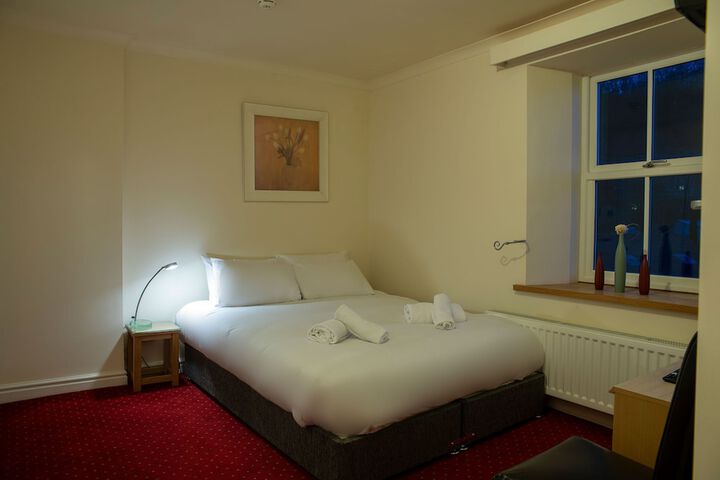 Room 4 of 73