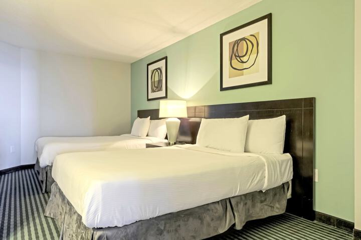 Room 36 of 190