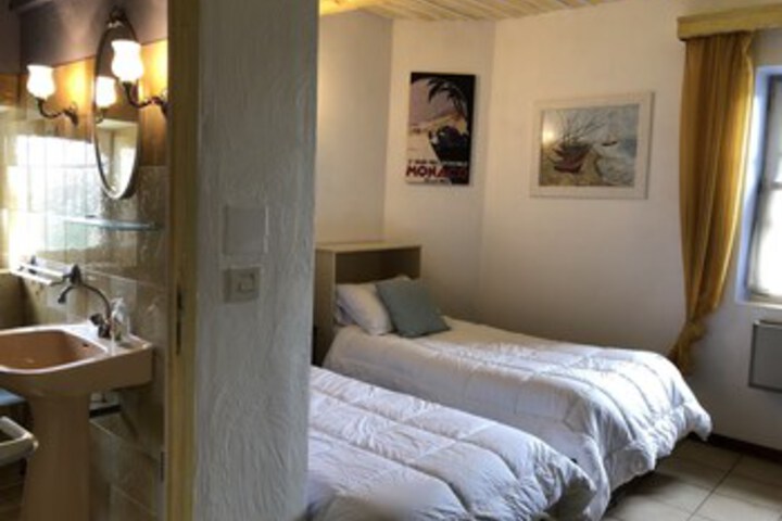 Room 27 of 36