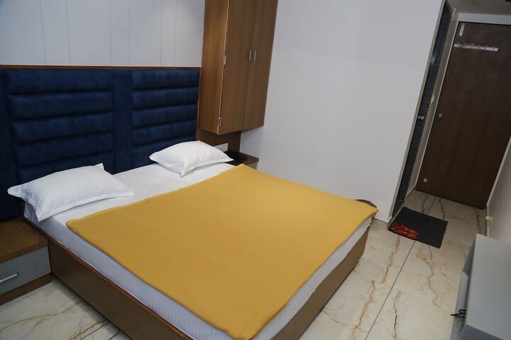 Room 9 of 26