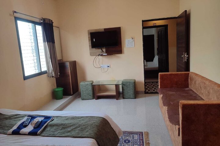 Room 3 of 10