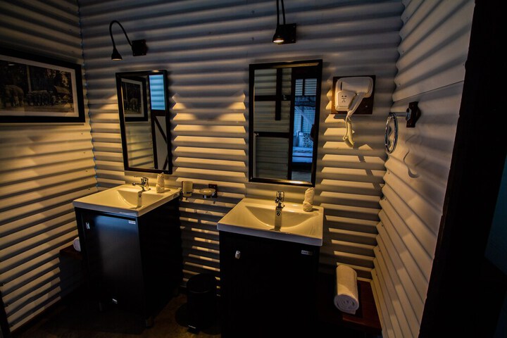 Room 8 of 24