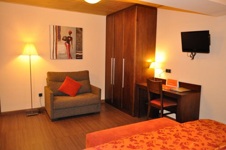 Room 4 of 33