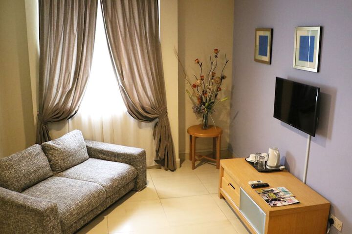 Room 21 of 40