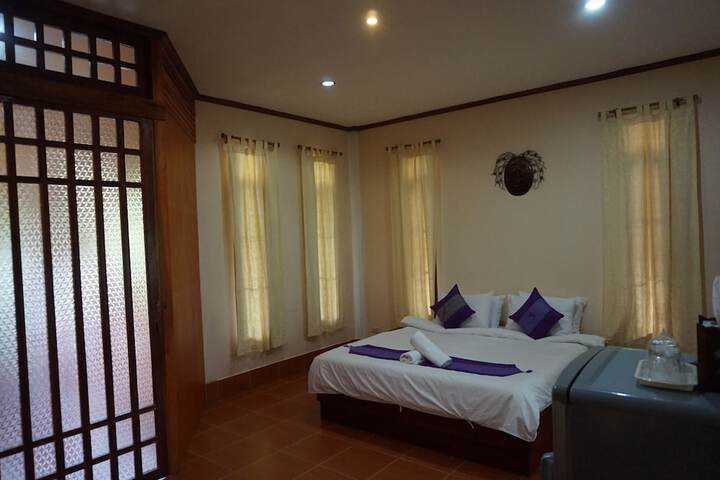 Room 3 of 53
