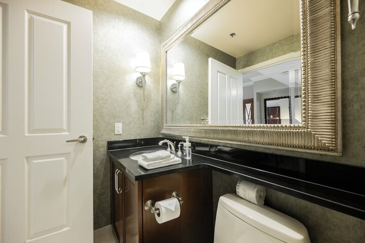 Room 320 of 438
