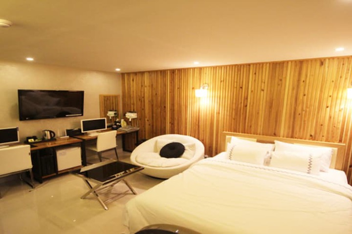 Room 12 of 46