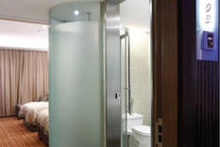 Room 33 of 73