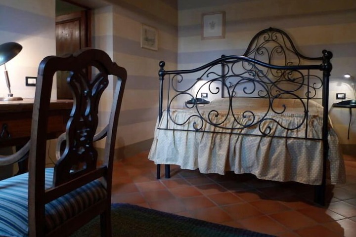 Room 27 of 81
