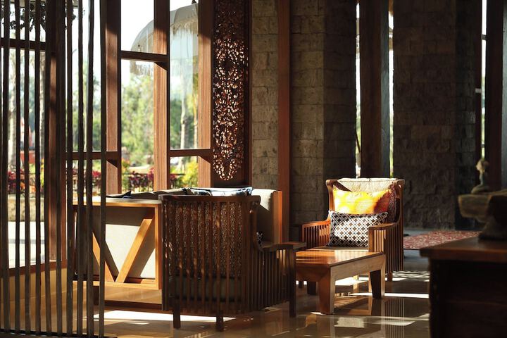 Hotel Lobby