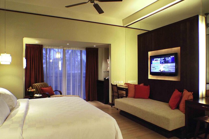 Room 16 of 136
