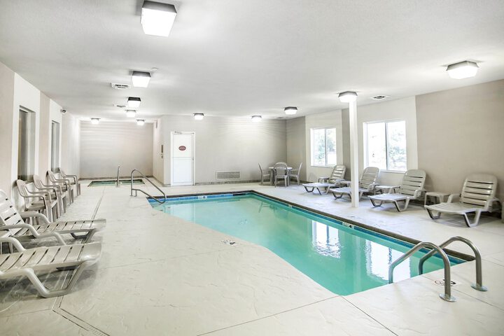 Pool 40 of 44