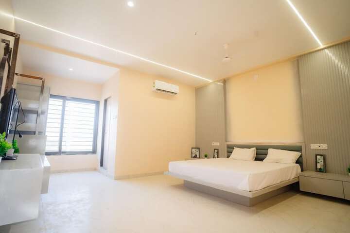 Room 13 of 24