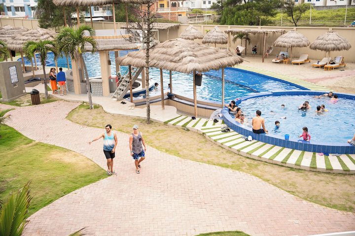 Pool 50 of 100
