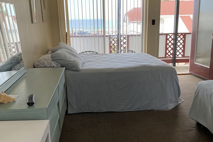 Room 6 of 84