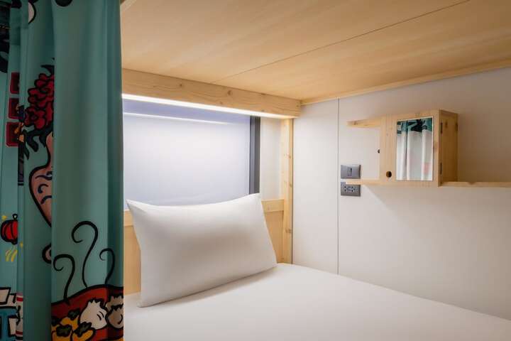 Room 53 of 180