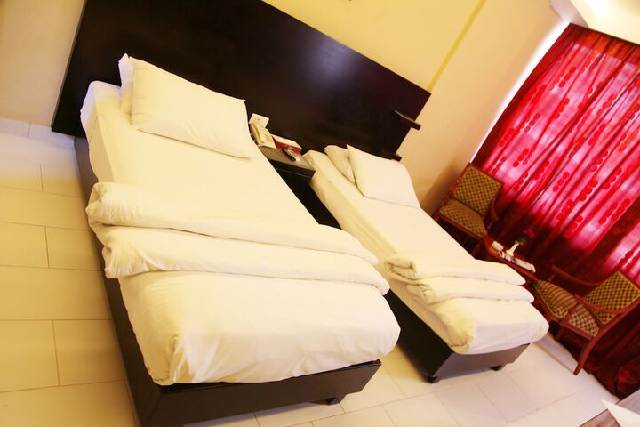 Room 6 of 34
