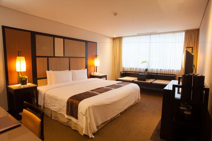 Room 10 of 62