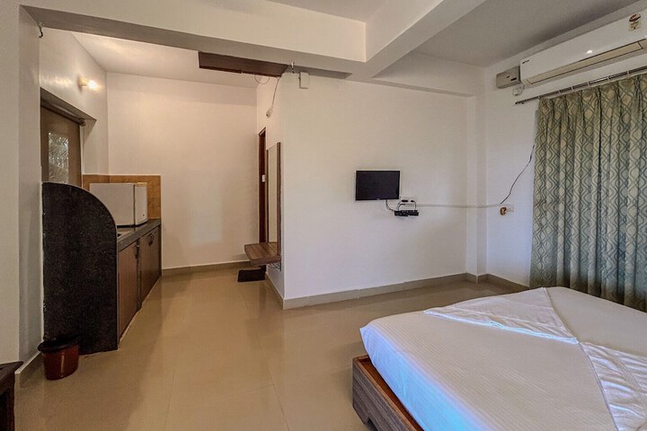 Room 6 of 17