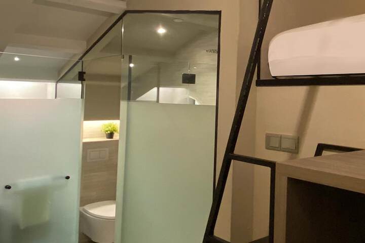 Room 15 of 28